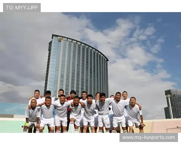 伊朗球队合影全员戴手套围巾，时尚圈点赞“冷酷战士”，伊朗选手